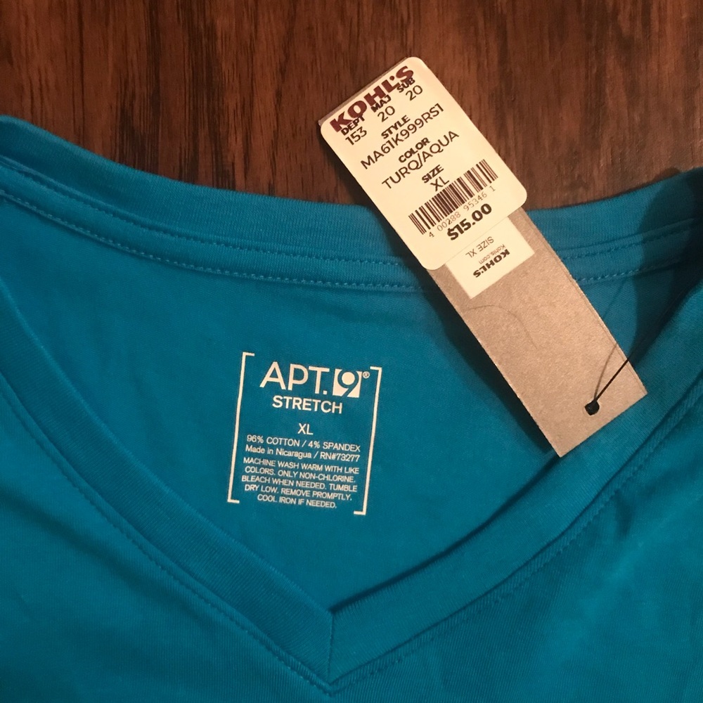 Men’s v-neck tee